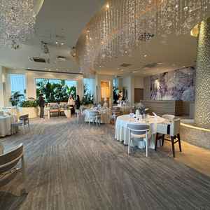 披露宴会場①噴水が印象的だ。