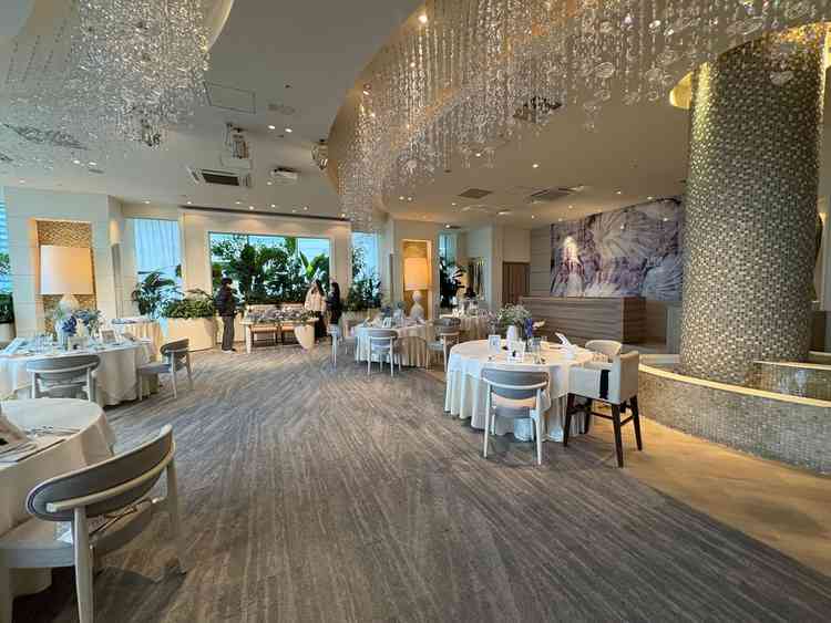 披露宴会場①噴水が印象的だ。