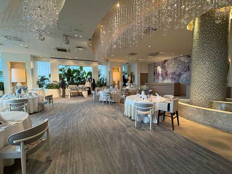 披露宴会場①噴水が印象的だ。