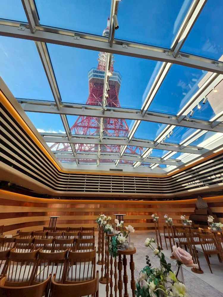 チャペルの様子です。東京タワーが迫力満点でした。この日は晴れていたのでとても綺麗でした。