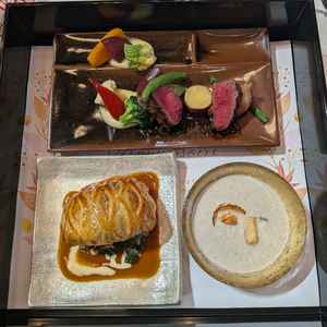 料理はお重でいただきました。野菜に力を入れてらっしゃるそうで、種類も多く美味しかったです。