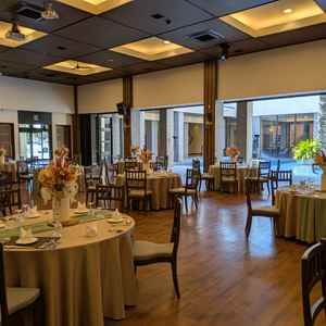 披露宴会場。開放的で魅力的な会場だった