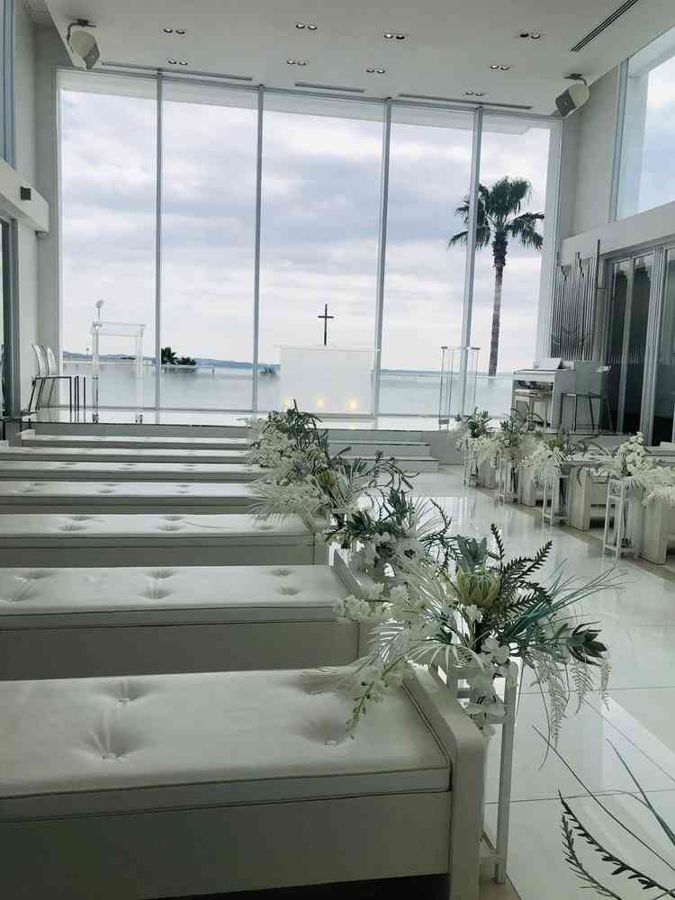 真っ白なチャペル。言葉はいらないほど素敵な空間でした。