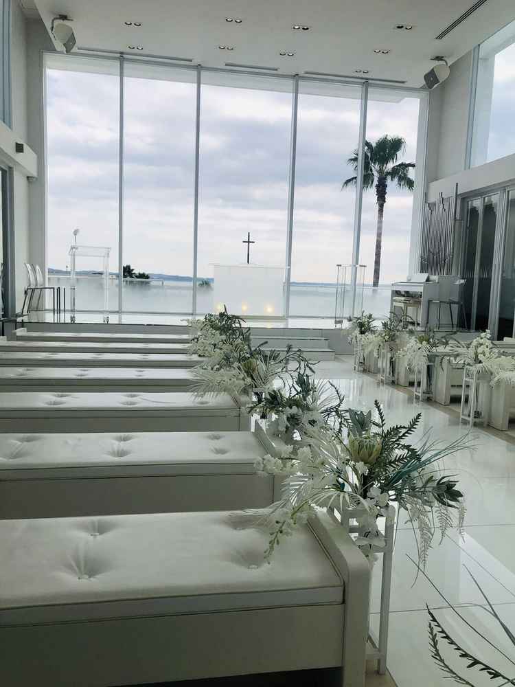 真っ白なチャペル。言葉はいらないほど素敵な空間でした。