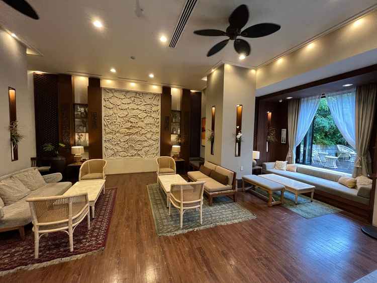 リニューアル前の待合室。広さは十分でした。外にソファがあるので、ゲストに寛いでもらえる空間になります