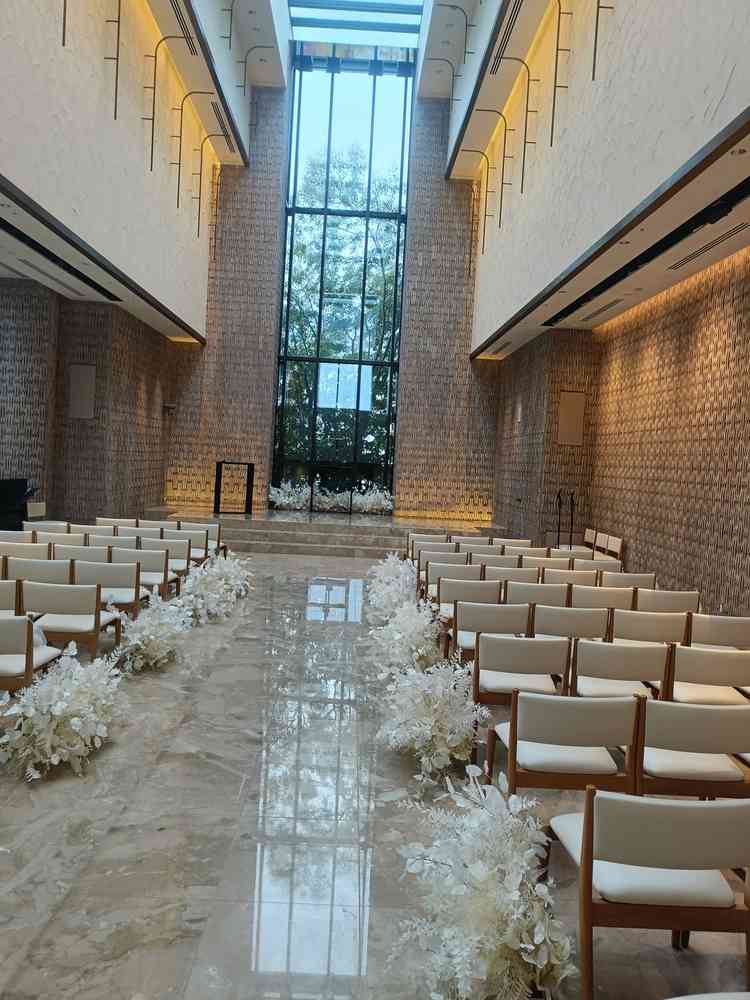 メインチャペルです。天井が高いです。