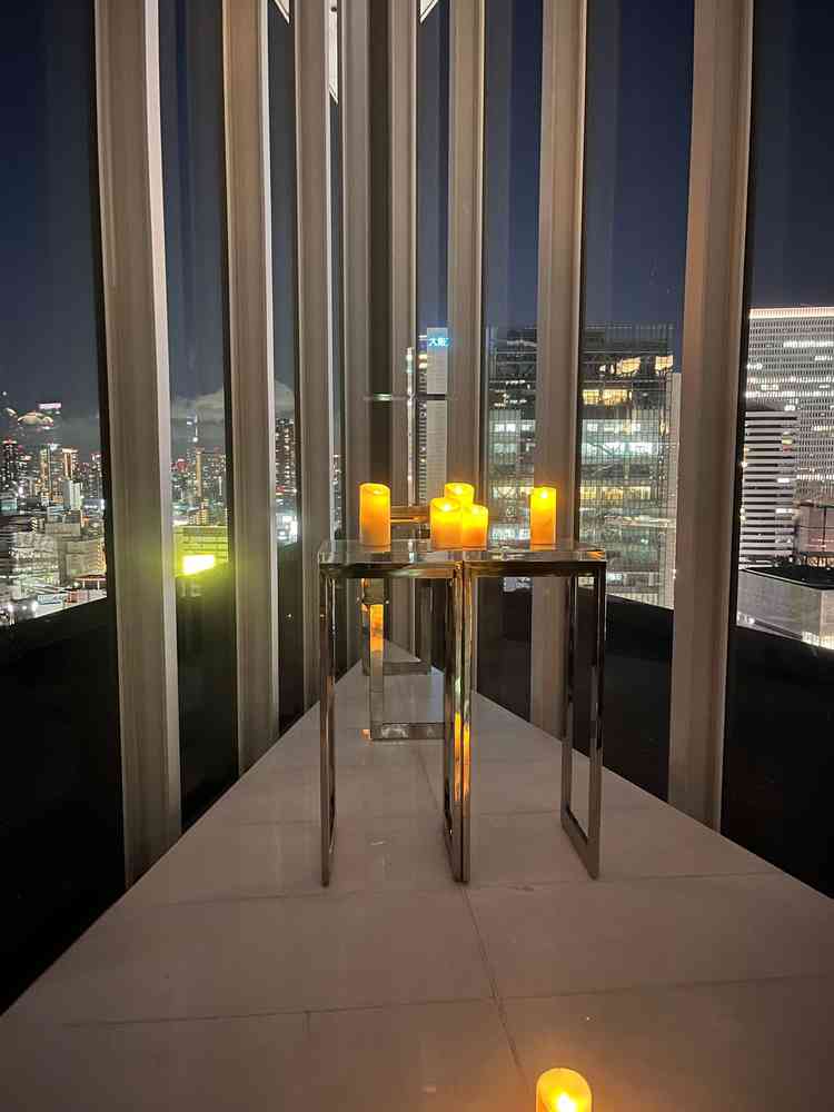 三角のコーナーになっている挙式