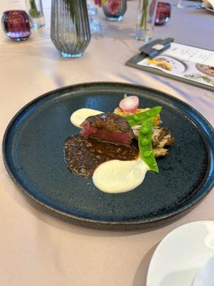 試食のコースメインのお肉料理。