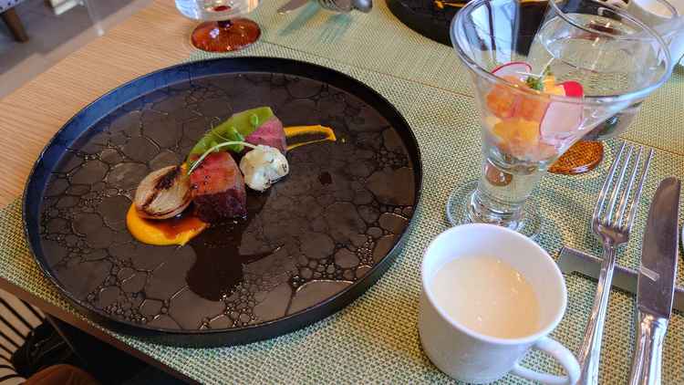 お料理は1品1品見た目も味付けもとても美味しかったです。