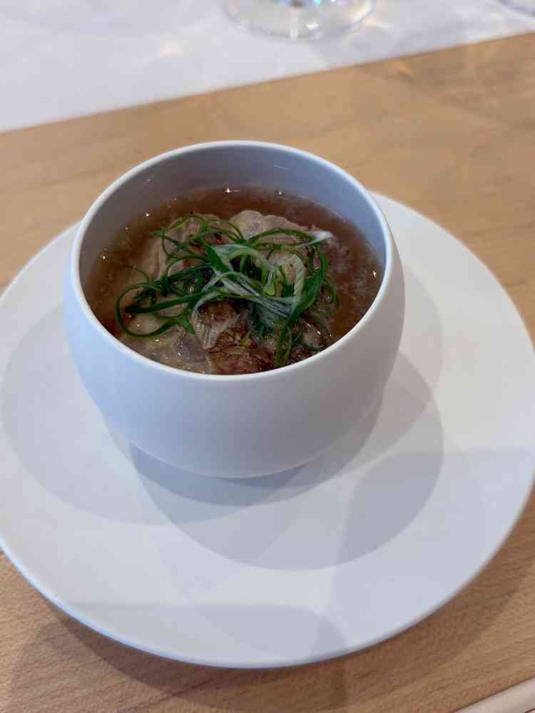 締めの真鯛のお茶漬け。蓋を開けた際のお出汁の香りに感動しました。