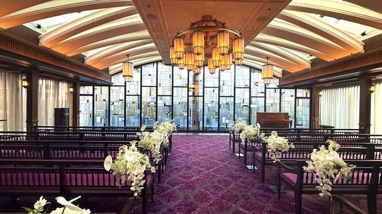 落ち着いた雰囲気のチャペルの写真。和装にも合う素敵な落ち着いた印象でした。