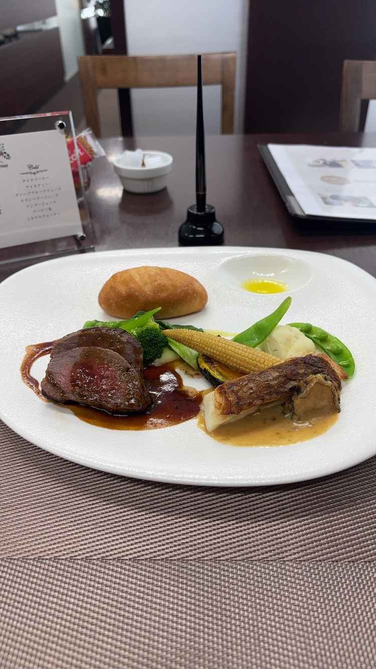 お肉お魚料理の一例
