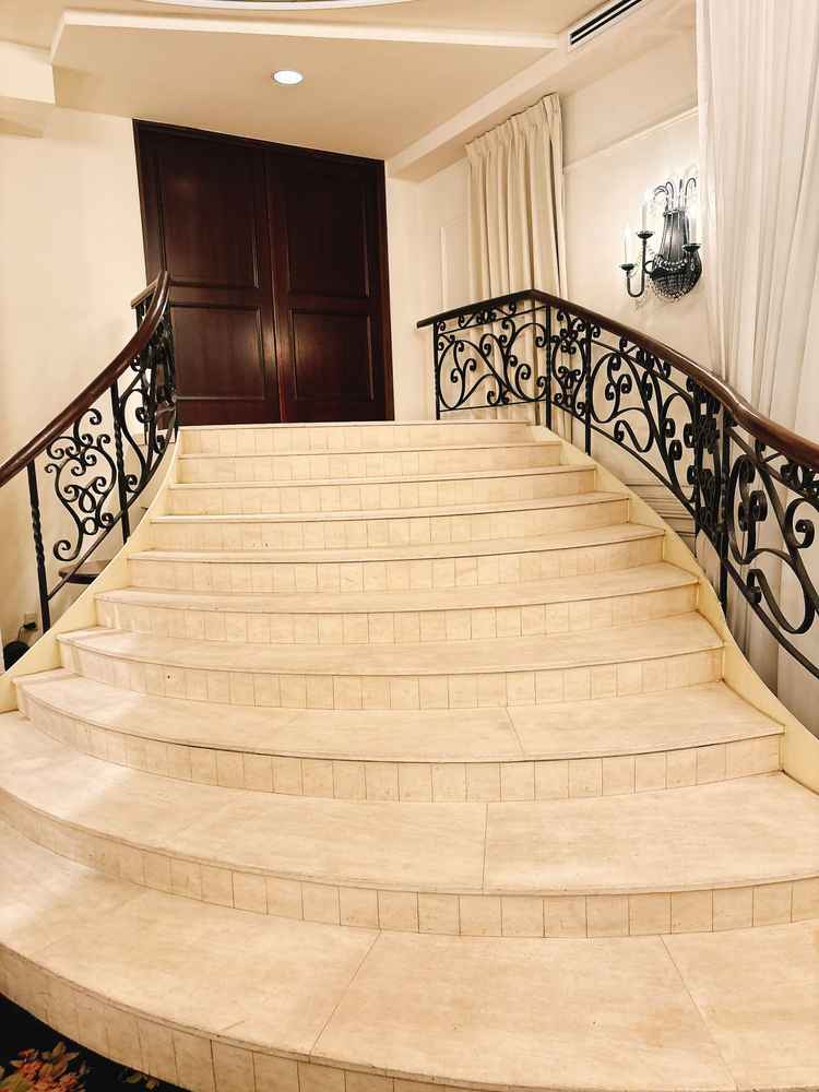 階段からの入場ができます。