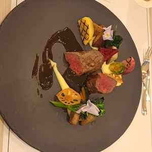 こだわりの料理は、お肉が柔らかく、野菜がとても甘くておいしかったです。