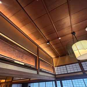 大広間は欄間などが美しく、少人数であれば由緒ある場所を会場として使用できるということが魅力的でした。