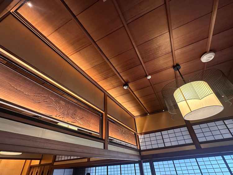 大広間は欄間などが美しく、少人数であれば由緒ある場所を会場として使用できるということが魅力的でした。