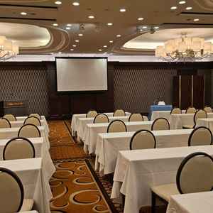 披露宴会場。普段は別の催し物も開催されるようです。