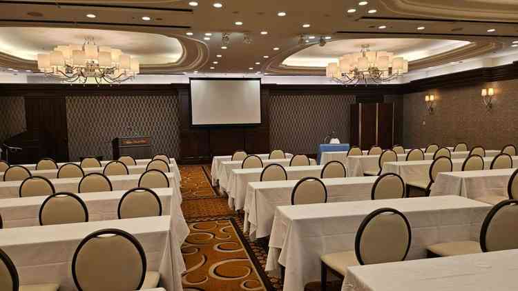 披露宴会場。普段は別の催し物も開催されるようです。