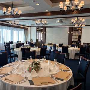 披露宴会場。落ち着いた色合い且つ、綺麗な建物なので非常に感激した。