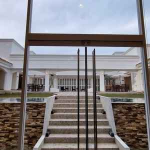 扉を開けるとガーデンに繋がっていて、広々としています。