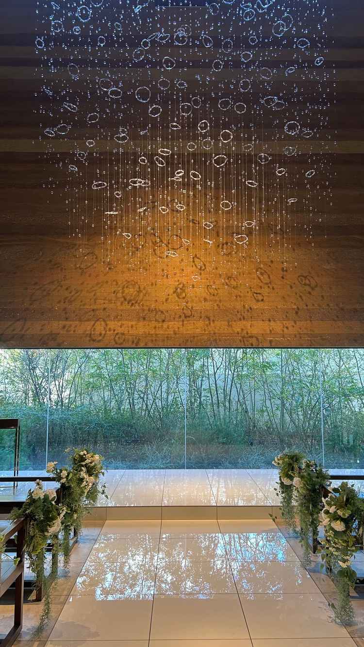 チャペルは緑も多く、自然を感じられるのと装飾も他にないデザインで素敵でした。