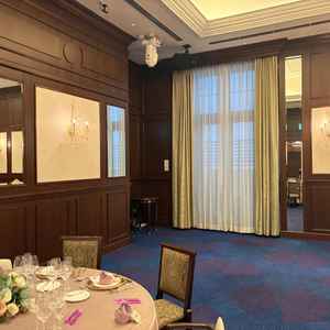 披露宴会場。少人数向け。