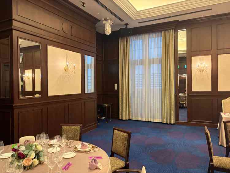 披露宴会場。少人数向け。