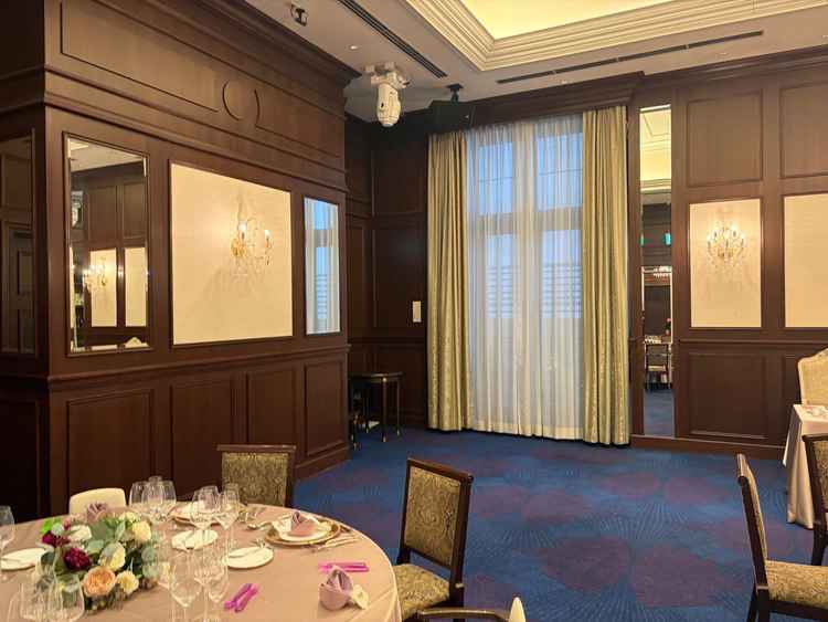 披露宴会場。少人数向け。