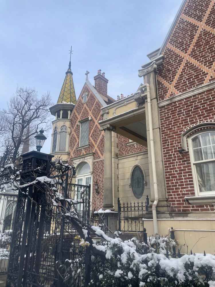 別館の外観。一棟にチャペル・披露宴会場・各種控室が全て揃っていた。