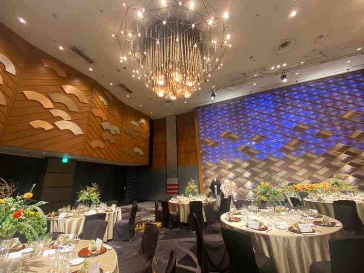 天井高で豪華な会場。和の雰囲気を感じられた。