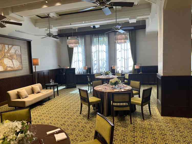 4Fの一番狭い披露宴会場。グリーンが素敵。