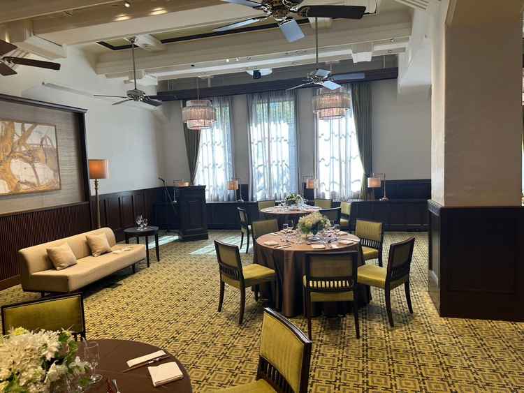 4Fの一番狭い披露宴会場。グリーンが素敵。