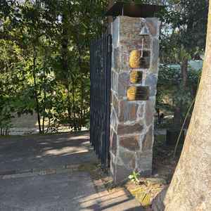 式場の入り口です。入り口の装飾も趣があり、オシャレ。