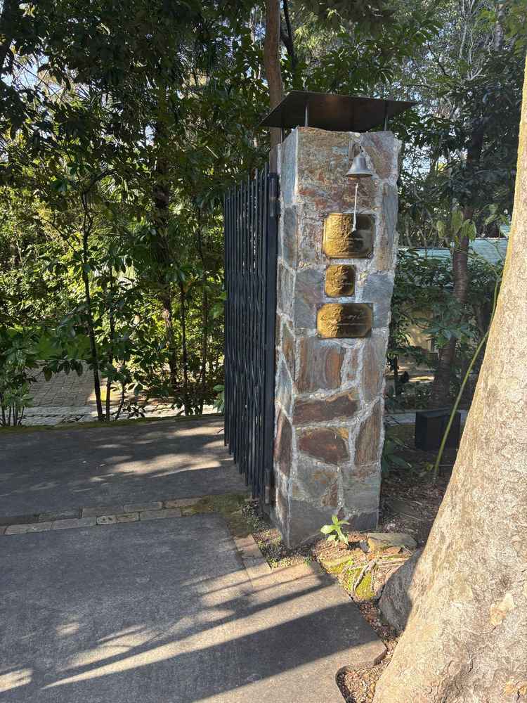 式場の入り口です。入り口の装飾も趣があり、オシャレ。