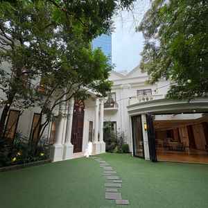 ガーデン(※白い部分写り込みで人を消しました)