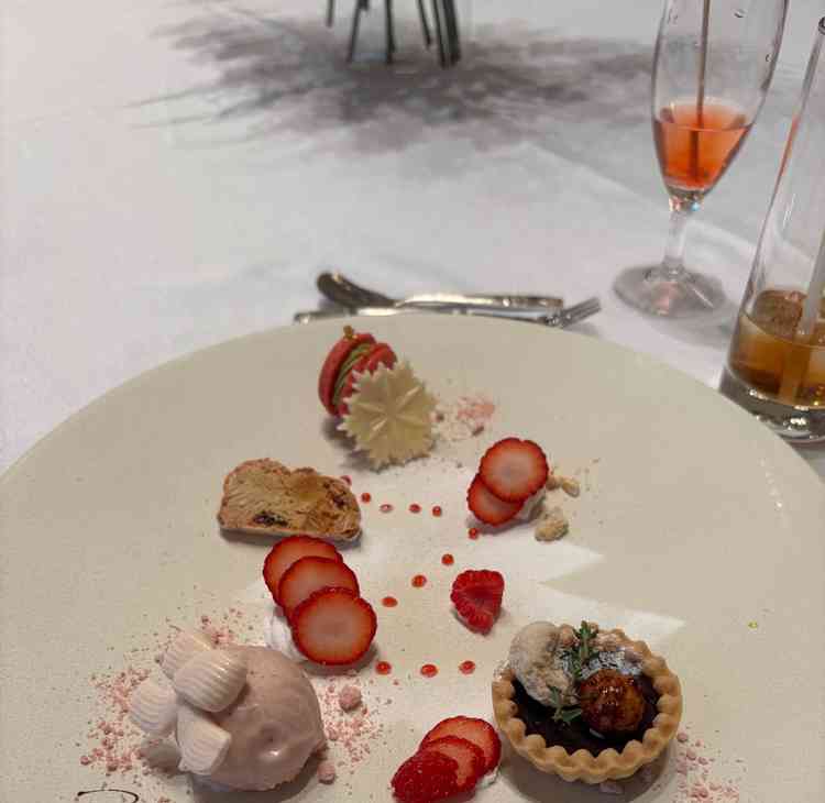 クリスマス仕様のデザートが可愛くて美味しかったです。
