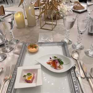 試食前菜。50種類の前菜の中から提供したい前菜を事前に選び、参加者に提供される。