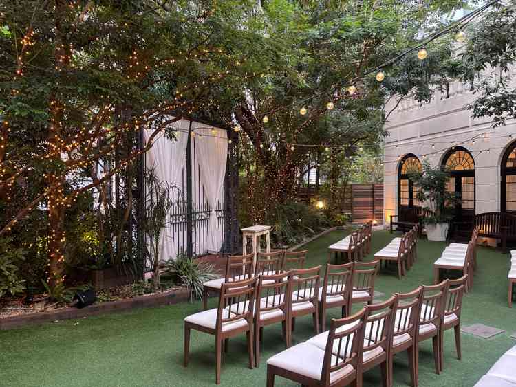 緑豊かなガーデンの写真。披露宴会場と繋がっており、開放感がありました。