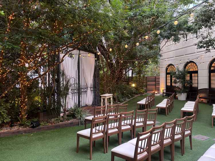 緑豊かなガーデンの写真。披露宴会場と繋がっており、開放感がありました。