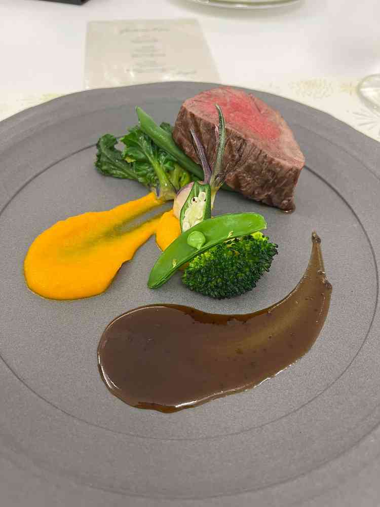 メイン料理　和牛ヒレ肉のグリエ　2人で1品