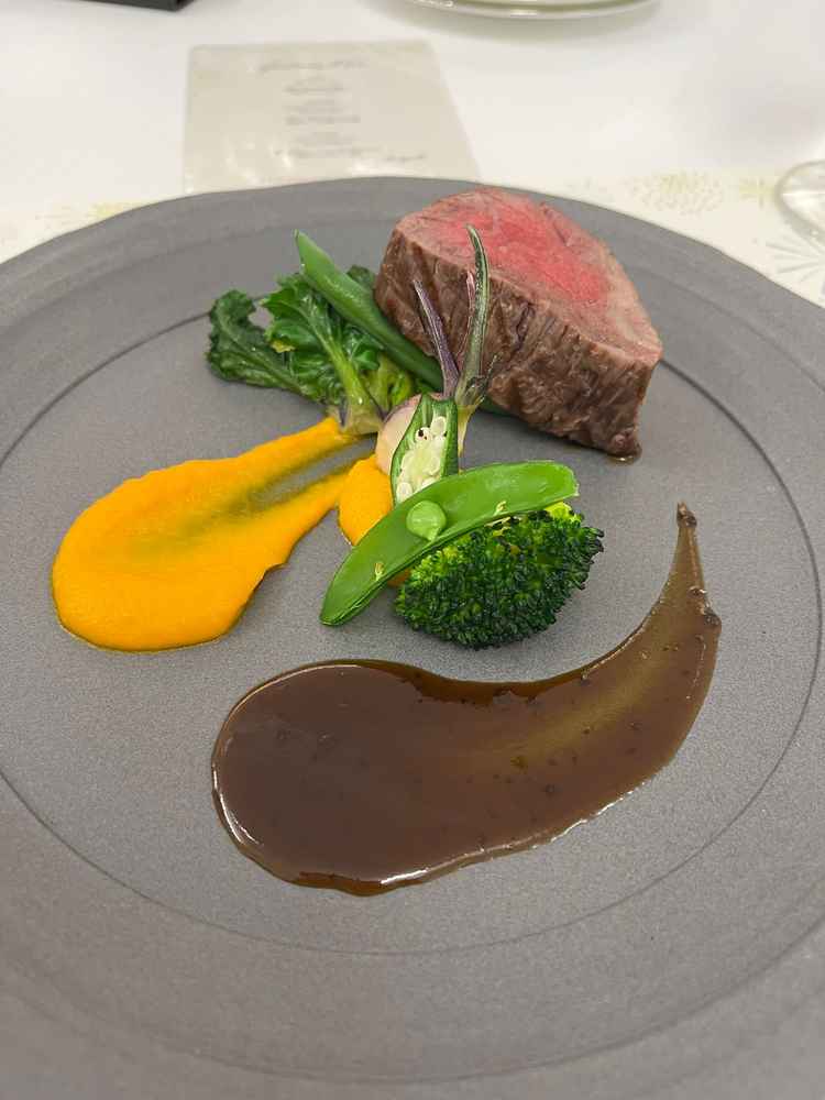 メイン料理　和牛ヒレ肉のグリエ　2人で1品