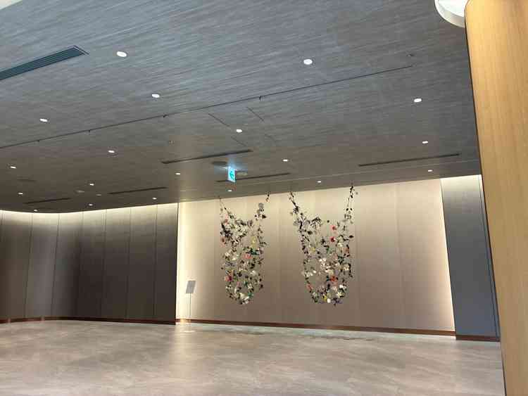 明治記念館の挙式会場前のロビー。こちらで紅差しの儀を行うことができるそうです。