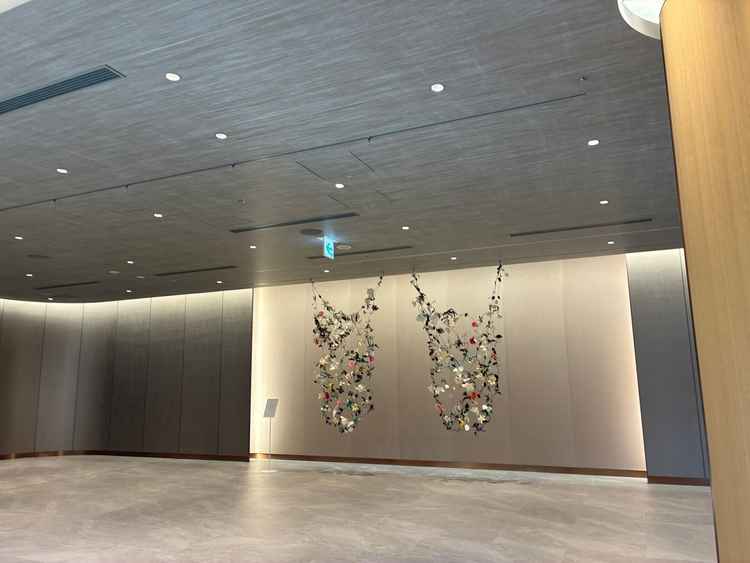 明治記念館の挙式会場前のロビー。こちらで紅差しの儀を行うことができるそうです。