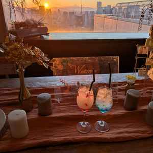 ウェルカムスペース&ドリンクを紹介いただきました。夕日がきれいです。