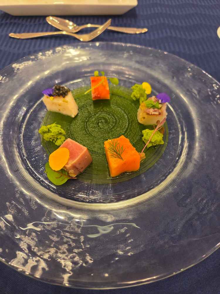 海鮮の前菜。どの料理も感動するくらい美味しかった。