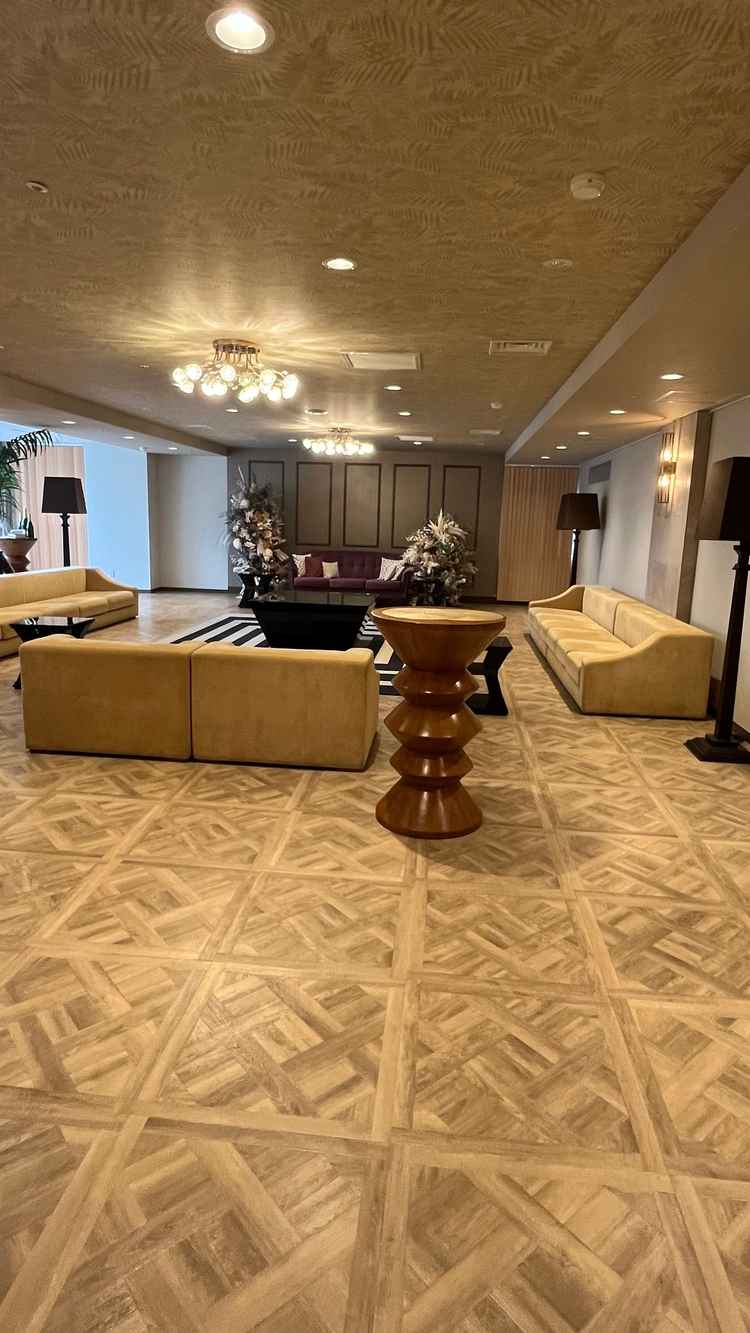 大人数のゲストでも窮屈にならない広いロビーが魅力的！