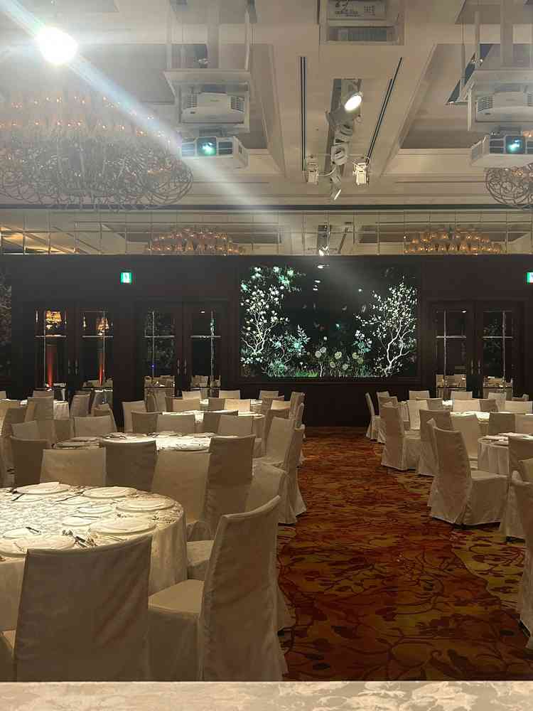 披露宴の会場。プロジェクションマッピング使えるのが非常に魅力的