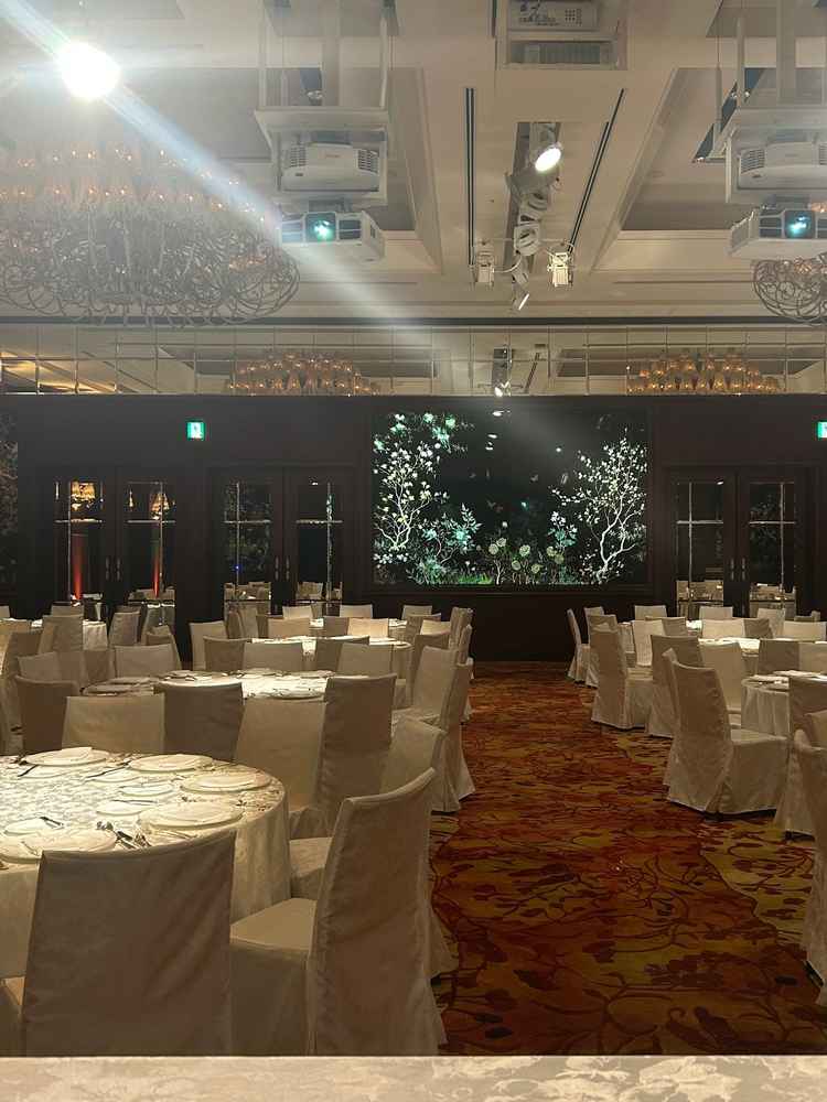 披露宴の会場。プロジェクションマッピング使えるのが非常に魅力的