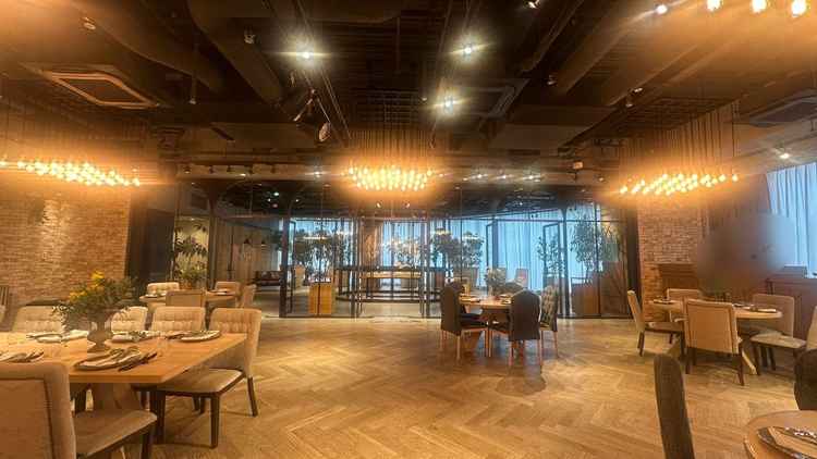 会場は120人が入れるため広く、オープンキッチンもあり開放的でした