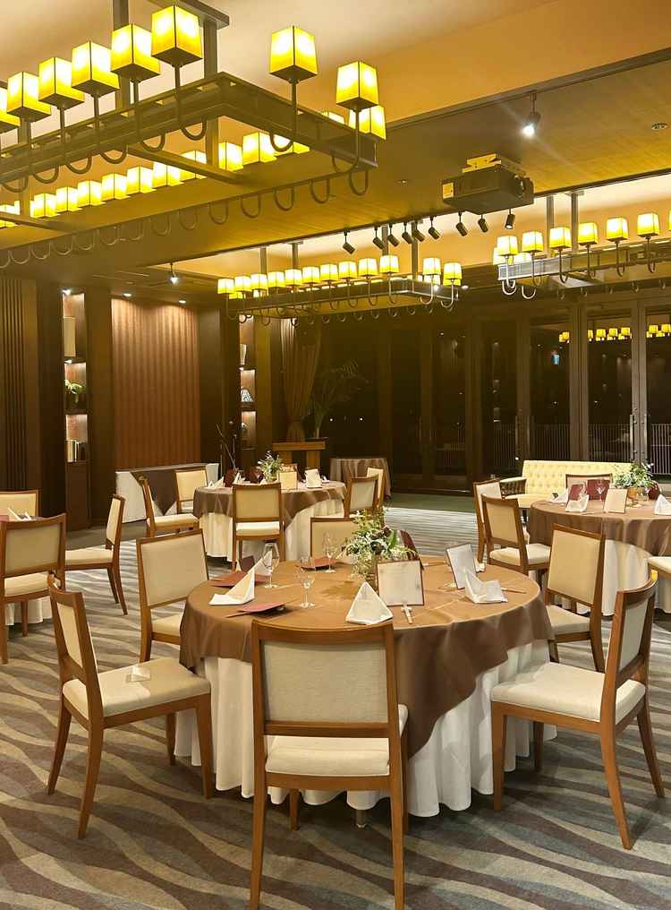 和な雰囲気の披露宴会場。温かみのあるとても落ち着く雰囲気で居心地がとても良かったです。